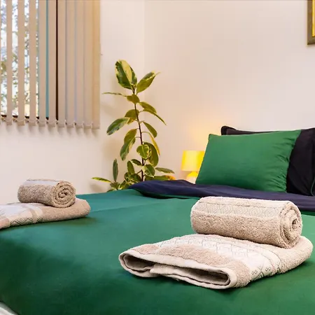 Two Bedroom Karavelov With Private Parking Medical *