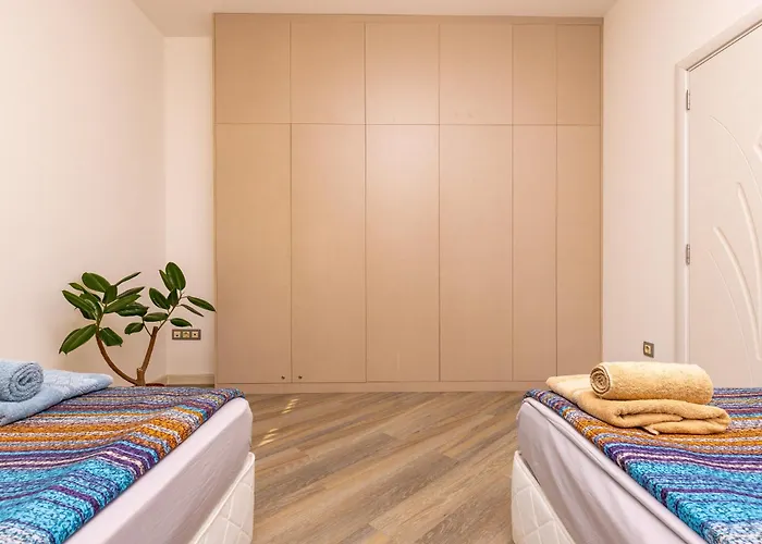 Two Bedroom Karavelov With Private Parking Medical *