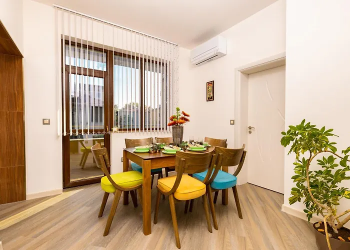 Two Bedroom Karavelov With Private Parking Medical Lägenhet