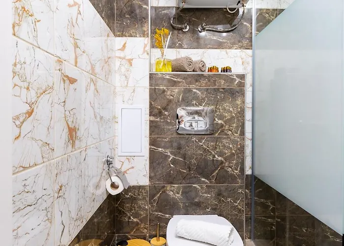 Two Bedroom Karavelov With Private Parking Medical Lägenhet *