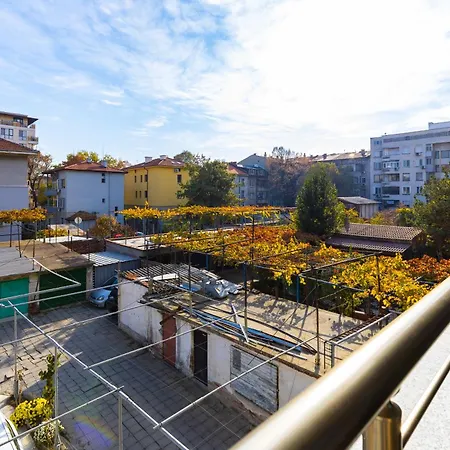 Two Bedroom Karavelov With Private Parking Medical Apartment *