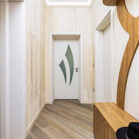 Two Bedroom Karavelov With Private Parking Medical *