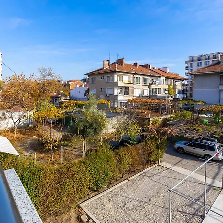 Apartment Two Bedroom Karavelov With Private Parking Medical