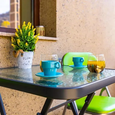 Two Bedroom Karavelov With Private Parking Medical