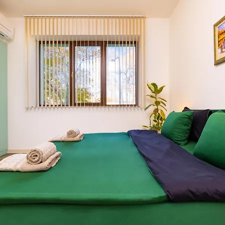 Apartment Two Bedroom Karavelov With Private Parking Medical *