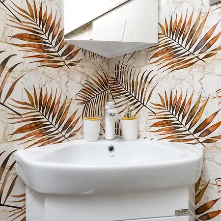 Two Bedroom Karavelov With Private Parking Medical *