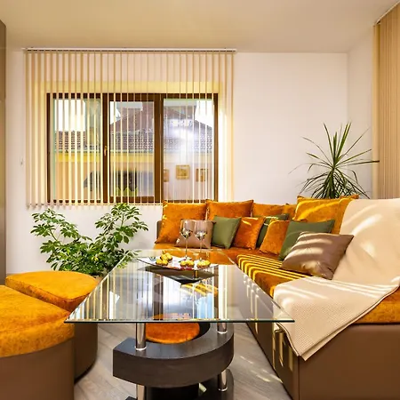 Two Bedroom Karavelov With Private Parking Medical