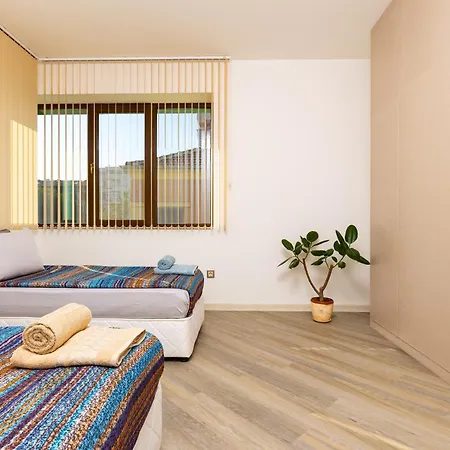Apartment Two Bedroom Karavelov With Private Parking Medical