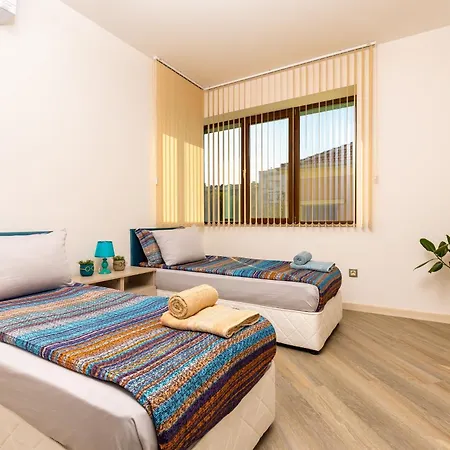 Apartment Two Bedroom Karavelov With Private Parking Medical