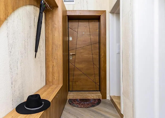 公寓 Two Bedroom Karavelov With Private Parking Medical *