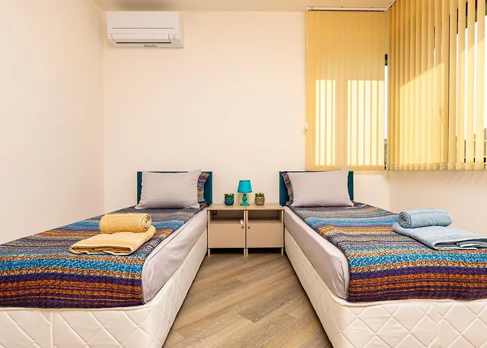 Two Bedroom Karavelov With Private Parking Medical Apartamento Plovdiv