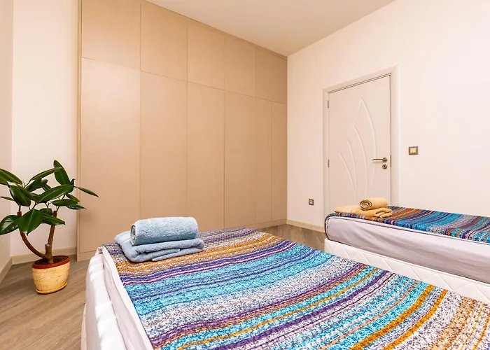 Two Bedroom Karavelov With Private Parking Medical *