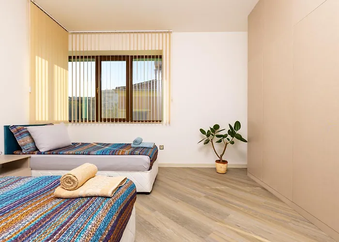 Apartamento Two Bedroom Karavelov With Private Parking Medical