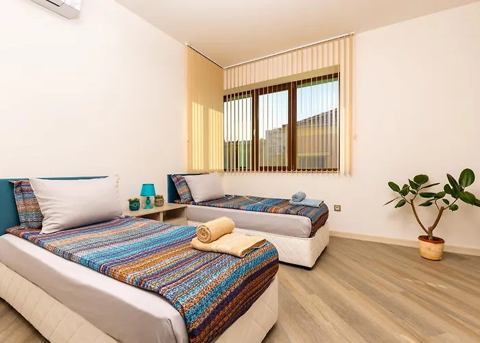 Apartamento Two Bedroom Karavelov With Private Parking Medical