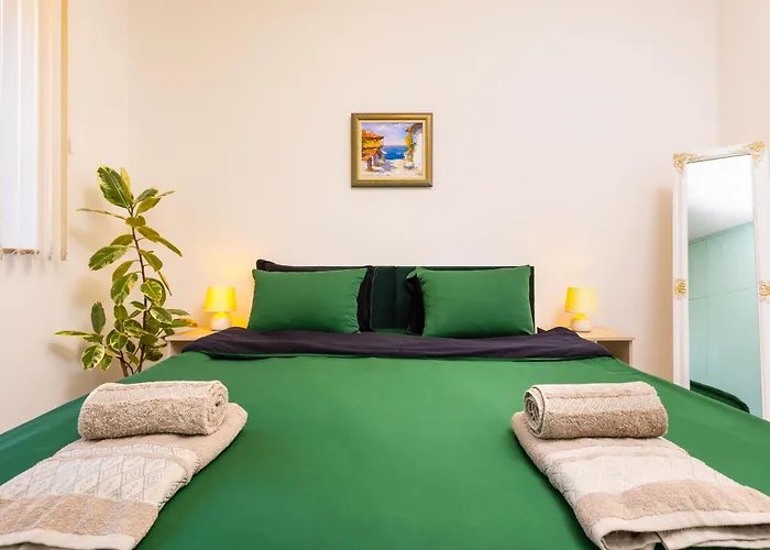 公寓 Two Bedroom Karavelov With Private Parking Medical